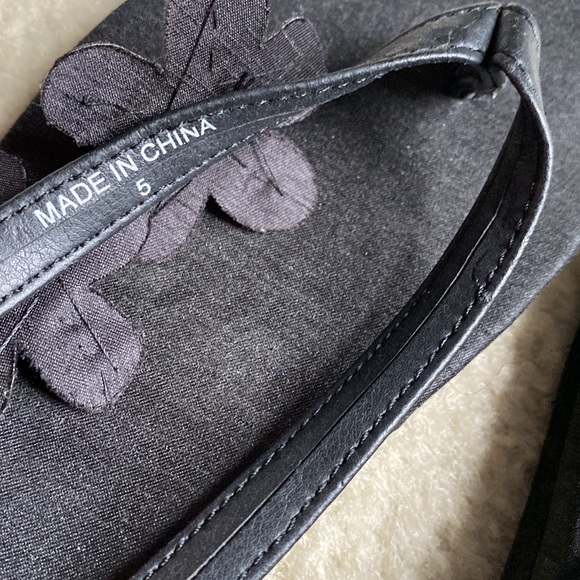 Black sequin floral flip flops - Picture 6 of 6